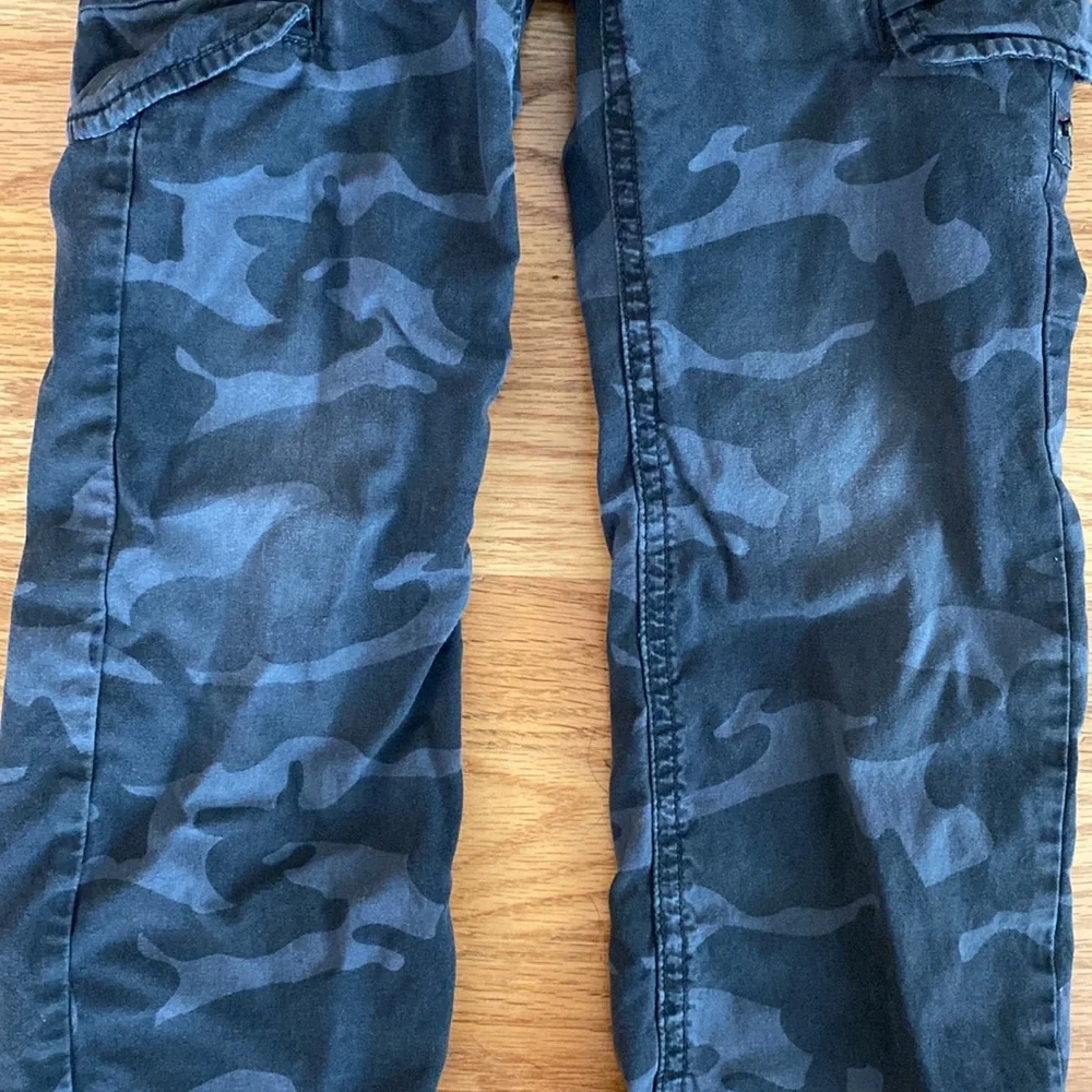 Old Navy Gray/Black Camo Cargo Pants